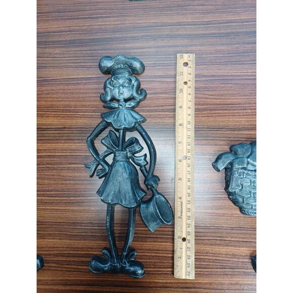 Vintage Sexton 1971 Cast Iron Wall Hanging Cooking, Vacuuming, Laundry Farmhouse - Picture 5 of 13